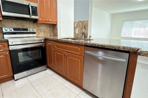 Copropriété à louer à Pembroke Pines, Floride: 2 chambres, 83.61 m2 № 2091381 - photo 4