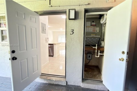 Copropriété à louer à Pembroke Pines, Floride: 2 chambres, 83.61 m2 № 2091381 - photo 27