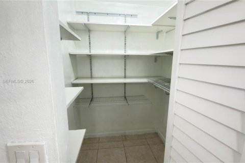 Copropriété à louer à Pembroke Pines, Floride: 2 chambres, 83.61 m2 № 2091381 - photo 26