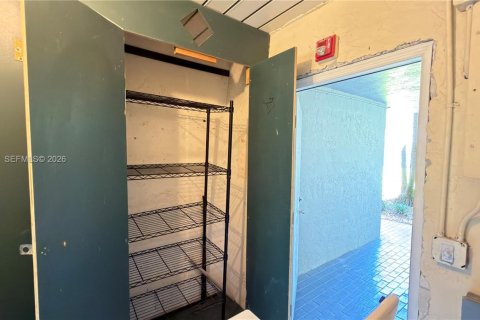 Copropriété à louer à Pembroke Pines, Floride: 2 chambres, 83.61 m2 № 2091381 - photo 28