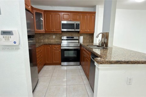Copropriété à louer à Pembroke Pines, Floride: 2 chambres, 83.61 m2 № 2091381 - photo 2
