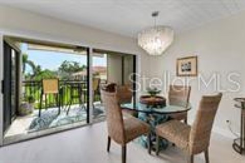 Condo in Saint Petersburg, Florida, 2 bedrooms № 2108150 - photo 4