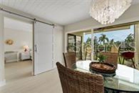 Condo in Saint Petersburg, Florida, 2 bedrooms № 2108150 - photo 8