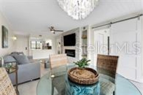Condo in Saint Petersburg, Florida, 2 bedrooms № 2108150 - photo 6