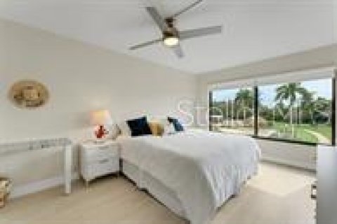 Condo in Saint Petersburg, Florida, 2 bedrooms № 2108150 - photo 12