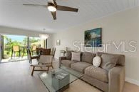 Condo in Saint Petersburg, Florida, 2 bedrooms № 2108150 - photo 5