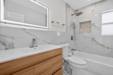 House in Pompano Beach, Florida 3 bedrooms, 136.94 sq.m. № 2032370 - photo 10