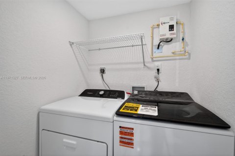 House in Pompano Beach, Florida 3 bedrooms, 136.94 sq.m. № 2032370 - photo 12