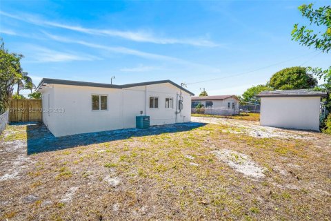 House in Pompano Beach, Florida 3 bedrooms, 136.94 sq.m. № 2032370 - photo 13