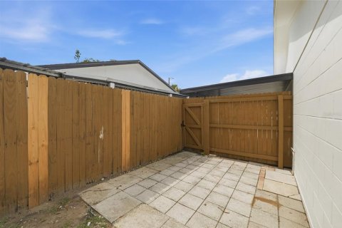 Townhouse in Tampa, Florida 2 bedrooms, 86.21 sq.m. № 2231529 - photo 20