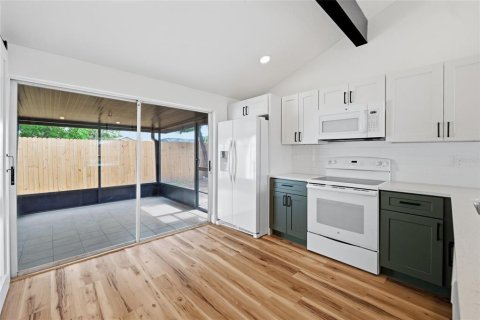 Townhouse in Tampa, Florida 2 bedrooms, 86.21 sq.m. № 2231529 - photo 6