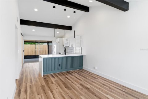 Townhouse in Tampa, Florida 2 bedrooms, 86.21 sq.m. № 2231529 - photo 5