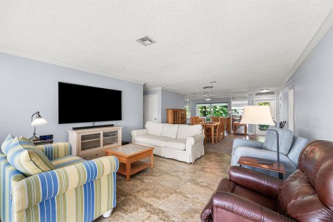 Condo in Boynton Beach, Florida, 3 bedrooms № 2081629 - photo 15