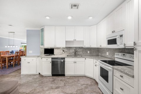 Condo in Boynton Beach, Florida, 3 bedrooms № 2081629 - photo 10