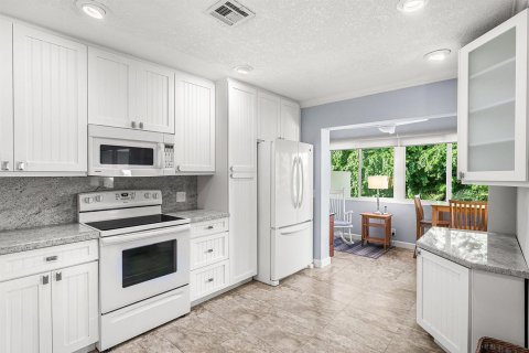 Condo in Boynton Beach, Florida, 3 bedrooms № 2081629 - photo 9