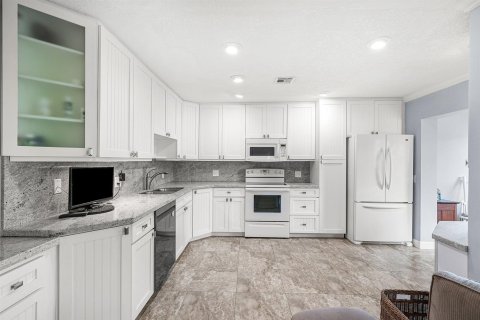 Condo in Boynton Beach, Florida, 3 bedrooms № 2081629 - photo 2