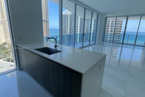 Condominio en alquiler en Sunny Isles Beach, Florida, 2 dormitorios, 155.61 m2 № 2008390 - foto 5