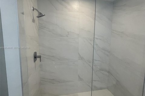 Condominio en alquiler en Sunny Isles Beach, Florida, 2 dormitorios, 155.61 m2 № 2008390 - foto 13