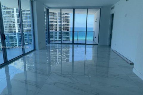 Condominio en alquiler en Sunny Isles Beach, Florida, 2 dormitorios, 155.61 m2 № 2008390 - foto 2