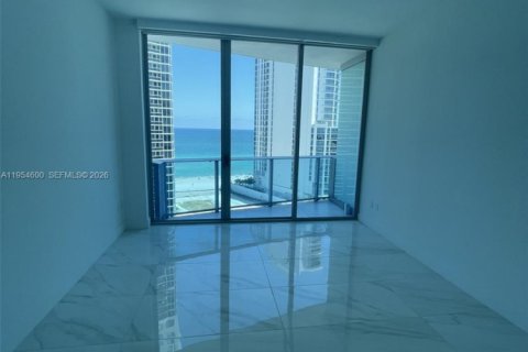 Condominio en Sunny Isles Beach, Florida, 2 dormitorios  № 2008390