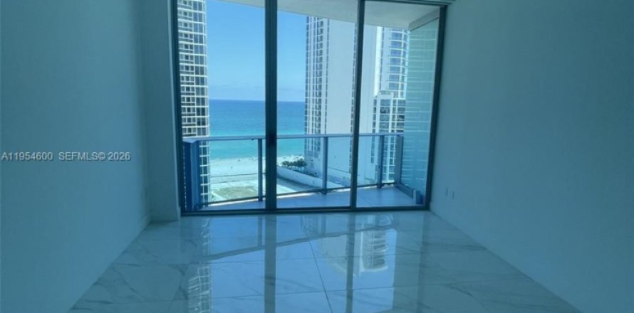 Condominio en Sunny Isles Beach, Florida, 2 dormitorios  № 2008390