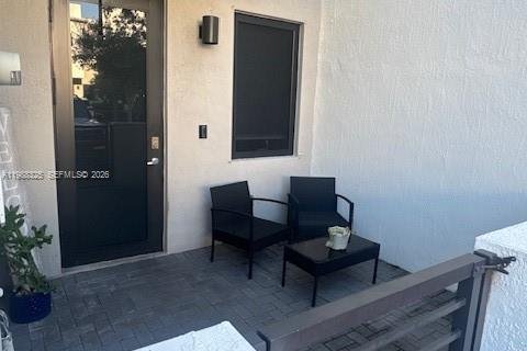 Снять в аренду таунхаус в Майами, Флорида 3 спальни, 164.99м2, № 2051643 - фото 3