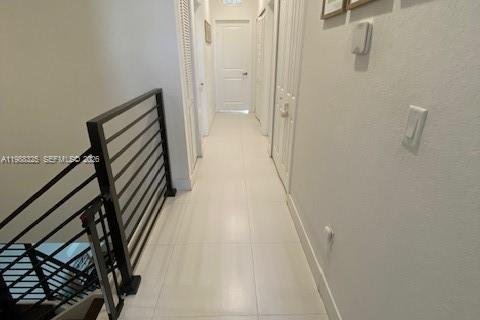 Снять в аренду таунхаус в Майами, Флорида 3 спальни, 164.99м2, № 2051643 - фото 8