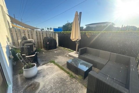 Снять в аренду таунхаус в Майами, Флорида 3 спальни, 164.99м2, № 2051643 - фото 13