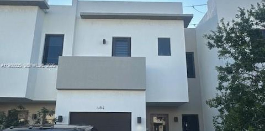 Таунхаус в Майами, Флорида 3 спальни, 164.99м2 № 2051643