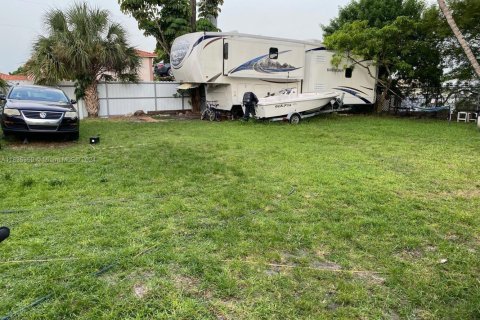 Купить коммерческую недвижимость в Хайалиа, Флорида № 1981733 - фото 6