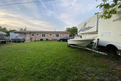 Купить коммерческую недвижимость в Хайалиа, Флорида № 1981733 - фото 5