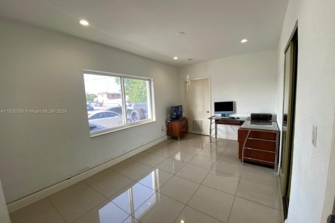 Купить коммерческую недвижимость в Хайалиа, Флорида № 1981733 - фото 24