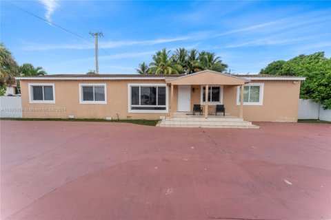 Купить коммерческую недвижимость в Хайалиа, Флорида № 1981733 - фото 8