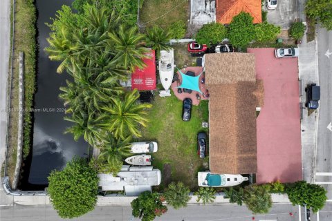 Купить коммерческую недвижимость в Хайалиа, Флорида № 1981733 - фото 7