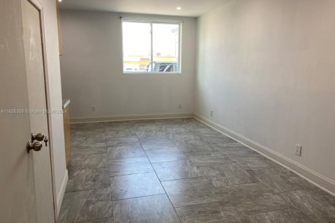 Купить коммерческую недвижимость в Хайалиа, Флорида № 1981733 - фото 12