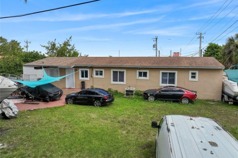 Купить коммерческую недвижимость в Хайалиа, Флорида № 1981733 - фото 23