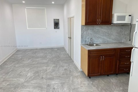 Купить коммерческую недвижимость в Хайалиа, Флорида № 1981733 - фото 14