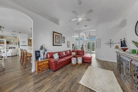 House in Apollo Beach, Florida 5 bedrooms, 337.98 sq.m. № 1915059 - photo 16