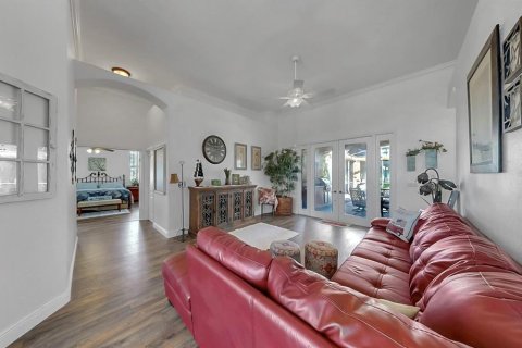 House in Apollo Beach, Florida 5 bedrooms, 337.98 sq.m. № 1915059 - photo 19