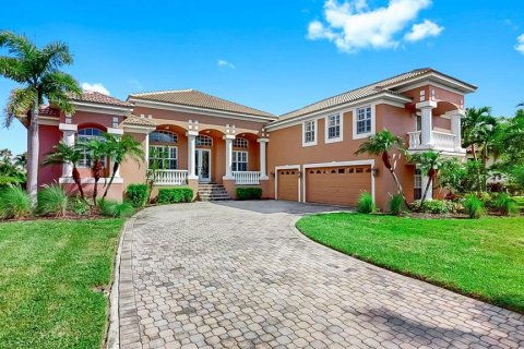 House in Apollo Beach, Florida 5 bedrooms, 337.98 sq.m. № 1915059 - photo 2