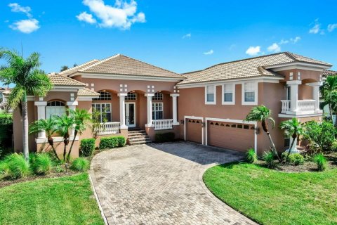 House in Apollo Beach, Florida 5 bedrooms, 337.98 sq.m. № 1915059 - photo 11