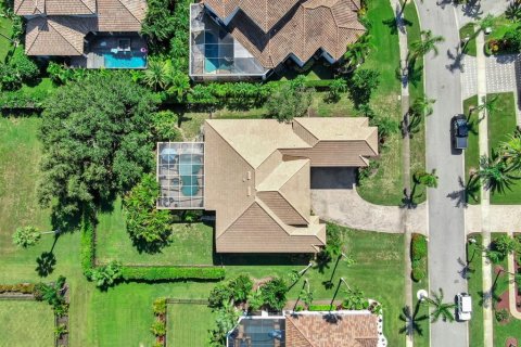 House in Apollo Beach, Florida 5 bedrooms, 337.98 sq.m. № 1915059 - photo 8