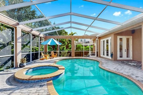House in Apollo Beach, Florida 5 bedrooms, 337.98 sq.m. № 1915059 - photo 3
