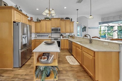 House in Apollo Beach, Florida 5 bedrooms, 337.98 sq.m. № 1915059 - photo 26
