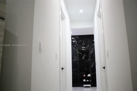 Casa en venta en Cape Coral, Florida, 4 dormitorios, 215.72 m2 № 2001803 - foto 27