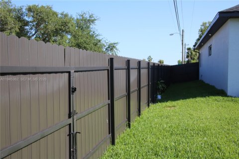 Casa en venta en Cape Coral, Florida, 4 dormitorios, 215.72 m2 № 2001803 - foto 8