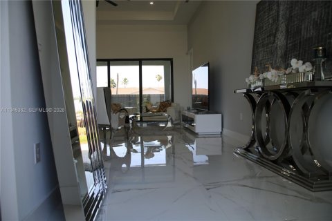 Casa en venta en Cape Coral, Florida, 4 dormitorios, 215.72 m2 № 2001803 - foto 13