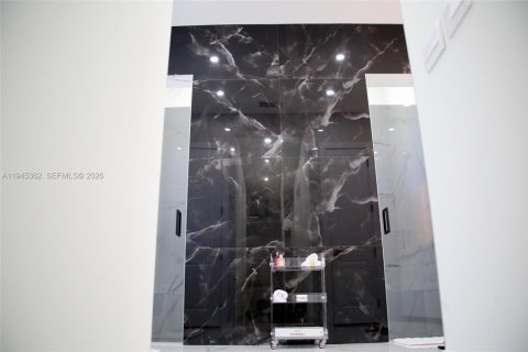 Casa en venta en Cape Coral, Florida, 4 dormitorios, 215.72 m2 № 2001803 - foto 29