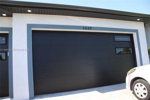 Casa en venta en Cape Coral, Florida, 4 dormitorios, 215.72 m2 № 2001803 - foto 4