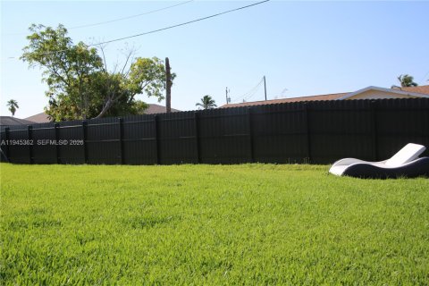 Casa en venta en Cape Coral, Florida, 4 dormitorios, 215.72 m2 № 2001803 - foto 9